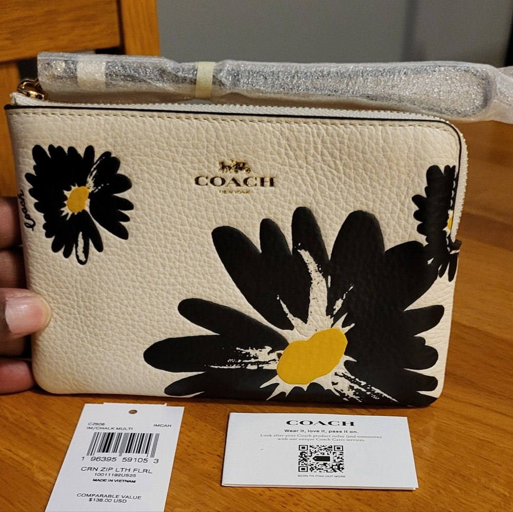 Coach Corner Zip Wristlet With Floral Print - Picture 1 of 13